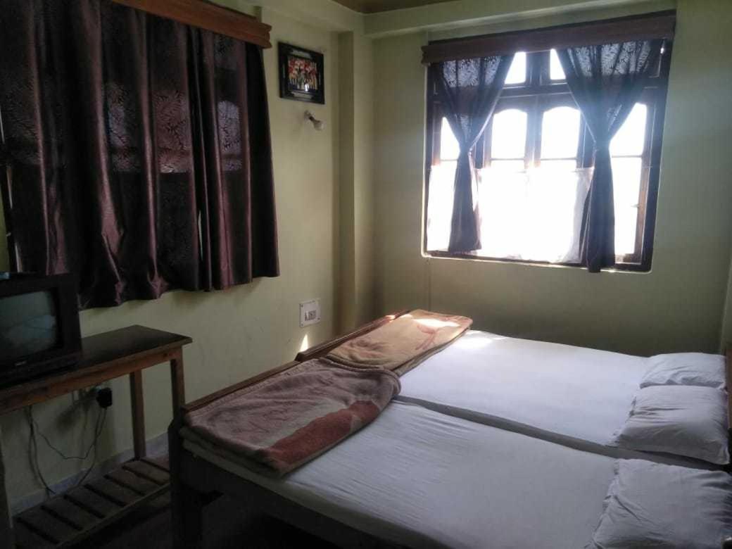 Hotel J P Lodge カリンポン エクステリア 写真
